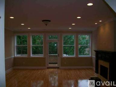 Main picture of 2847 N Southport Ave