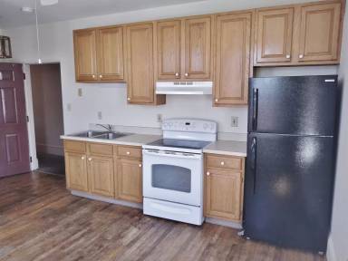 Main picture of 6 W Chestnut St