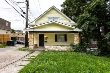Main picture of 1111 W 44th St