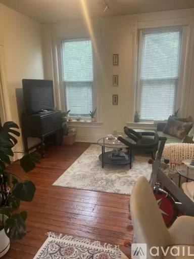 Main picture of 1117 W Dickens Ave