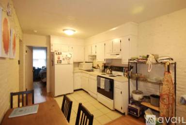 Main picture of 98 Tyler St
