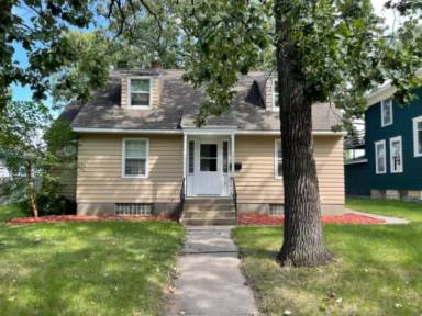 Main picture of 424 6th Ave S