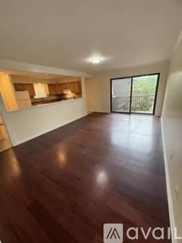 Main picture of 904 Meadow Woods Ln
