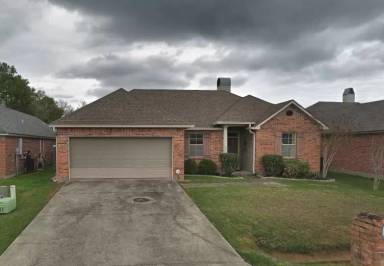 Main picture of 114 Country Village Dr
