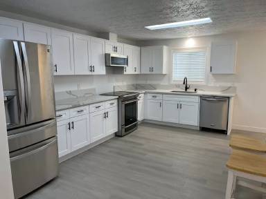 Main picture of 2081 Canemah St