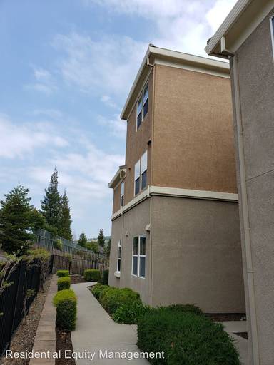 Main picture of 600 Moon Cir