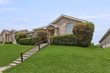 Main picture of 1025 Christa Dr