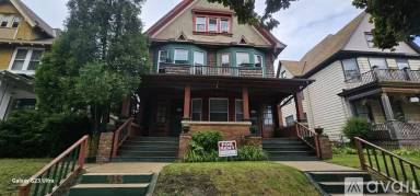 Main picture of 935 S Layton Blvd