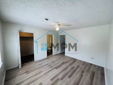 Main picture of 8 Briarwood Cir