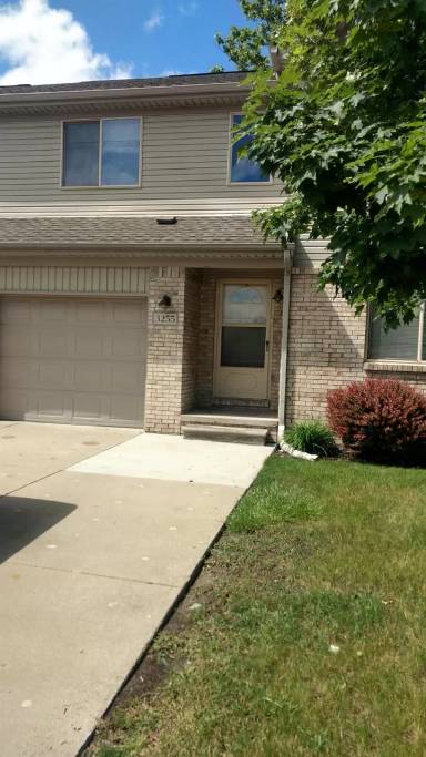 Main picture of 3255 E 11 Mile Rd