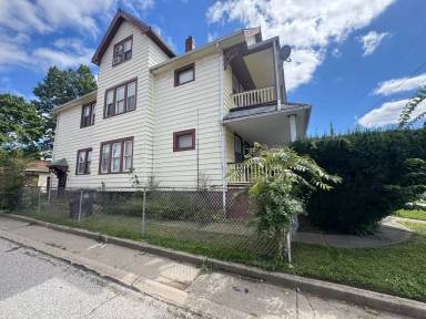 Main picture of 2773 E 117th St