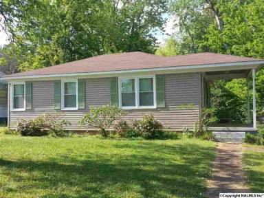 Main picture of 806 Crestline Rd NW