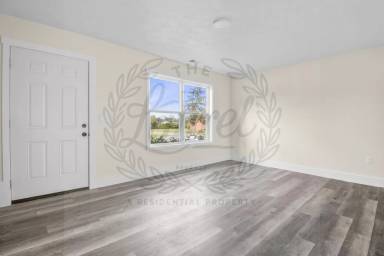 Main picture of 453 S Laurel Rd