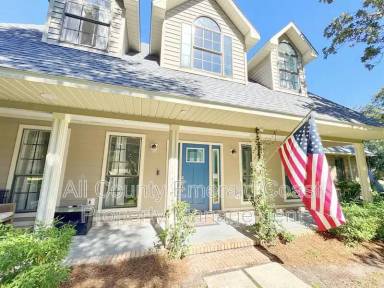 Main picture of 805 Harbor Ln