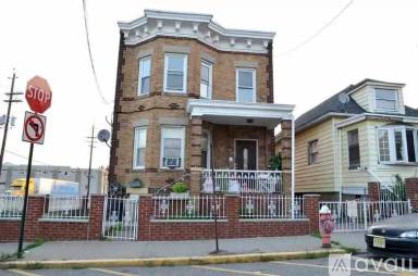 Main picture of 1730 41st St