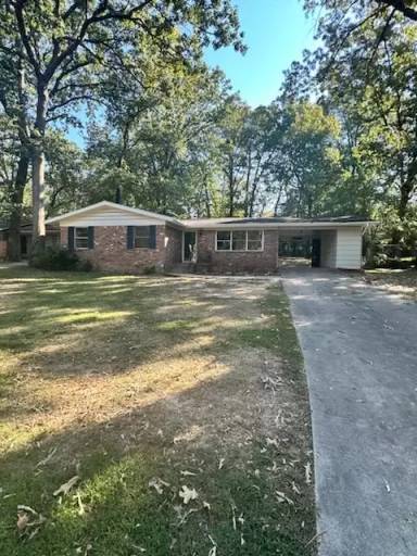 Main picture of 201 Hiawatha Dr