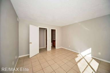 Main picture of 1914 Agora Cir SE