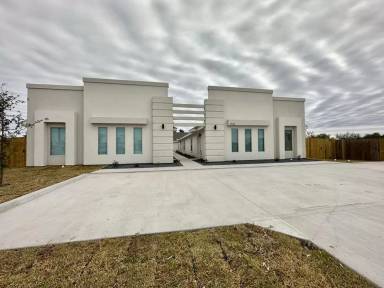 Main picture of 3924 Las Vistas Ln