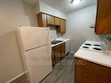 Main picture of 900 S Crutcher Ave