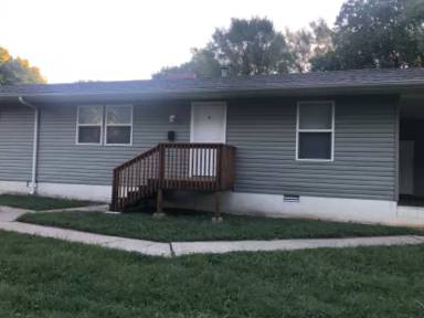 Main picture of 1050 W Calhoun St