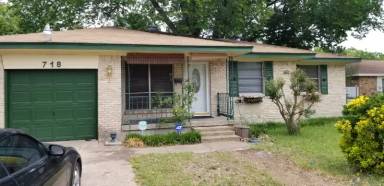 Main picture of 718 Manhattan Dr