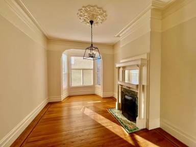 Main picture of 1646 Page St