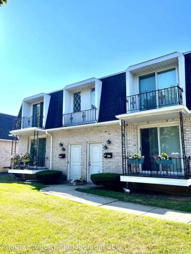 Main picture of 425 Saint Lawrence Ave