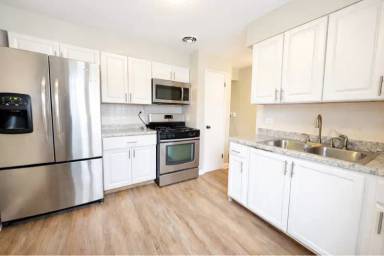 Main picture of 8944 Skokie Blvd