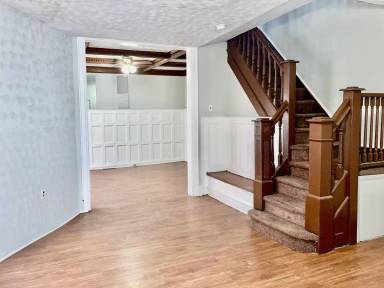 Main picture of 5215 Pine St