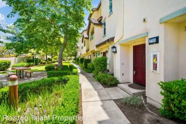 Main picture of 2703 Apricot Ct