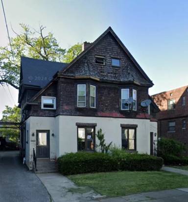Main picture of 450 W 9th St