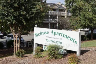 Main picture of 305 Country Club Dr NE