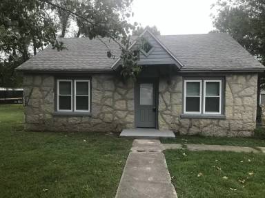 Main picture of 101 Pershing Rd
