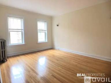 Main picture of 2110 W Ainslie St