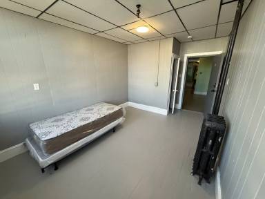 Main picture of 82 S Broadway