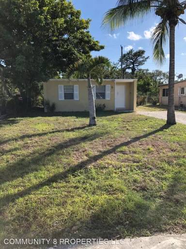 Main picture of 1620 Lauderdale Manor Dr