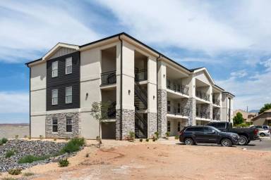 Main picture of 133 N Lone Rock Dr