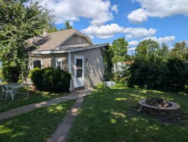 Main picture of 620 Lake St