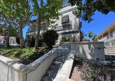 Main picture of 1072 W 15th St