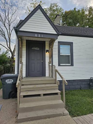 Main picture of 815 E 19th St