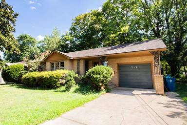 Main picture of 713 Jefferson St