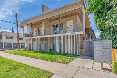 Main picture of 858 E Carmen Ave