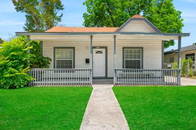 Main picture of 523 Bailey Ave