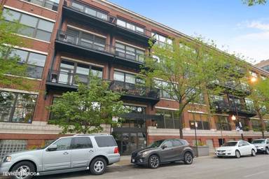 Main picture of 1000 West Adams Condo