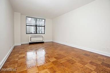 Main picture of 400 E 71st St Apartments