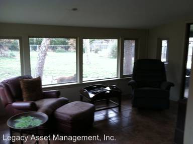 Main picture of 3021 N Elizabeth Ave