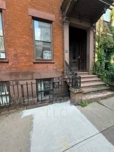 Main picture of 18 2nd St