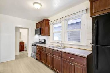 Main picture of 136 N Riverside Ave