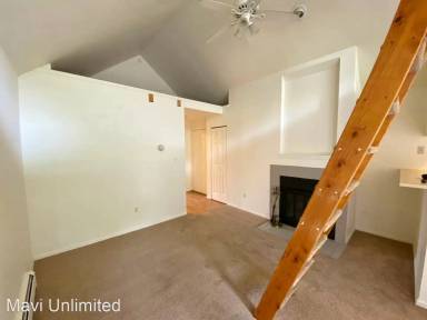Main picture of 910 Portland Pl