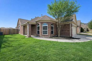 Main picture of 5011 Forest Hurst Gln
